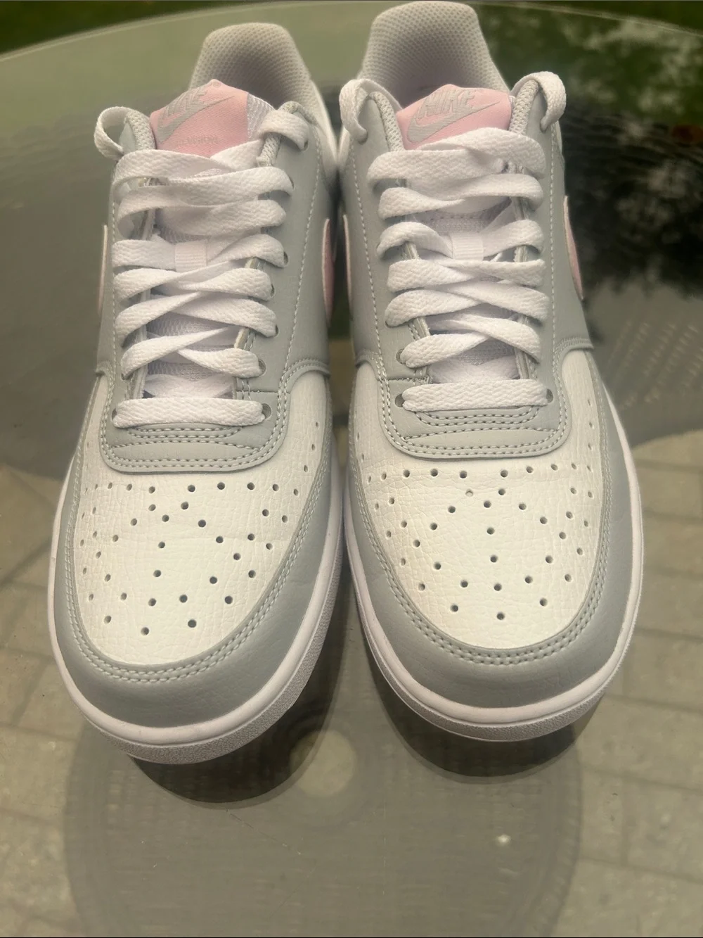 Nike Women's Low-Top Sneakers in White and Light Pink